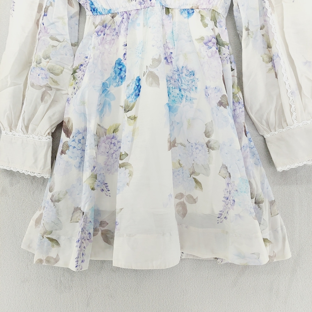 Chic Floral Long Sleeve Dress in White and Blue - Picture 3 of 10